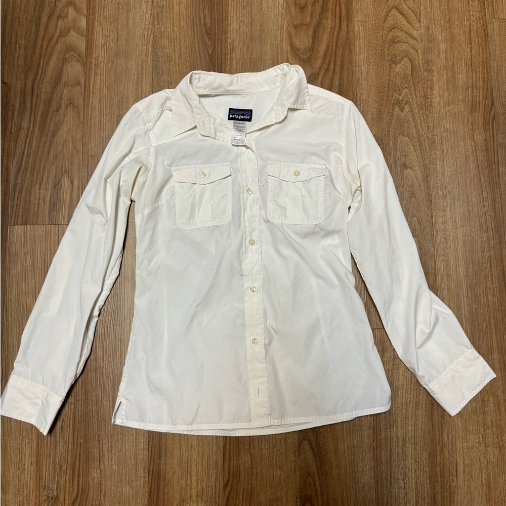Patagonia button up! Women’s white, small